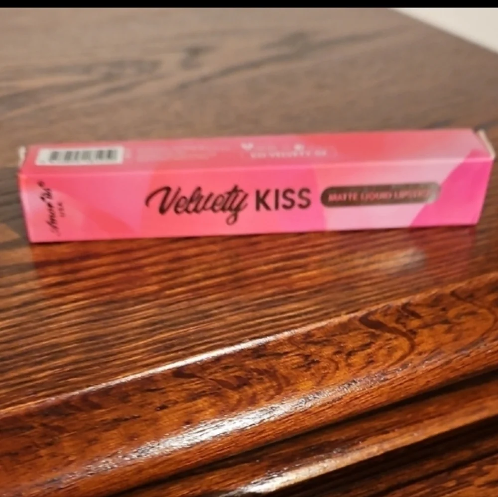 Velvety Kiss Matte Liquid Lipstick, Bright Berry, NIB, Never Opened